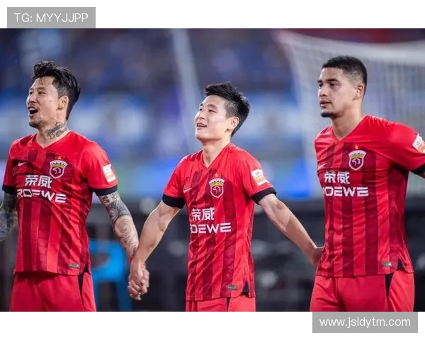 中国男足世预赛关键战告捷年轻球员表现引发全国热议冲击出线